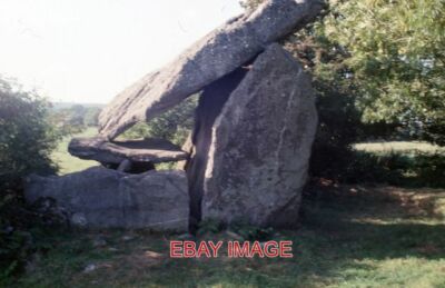 PHOTO  HARRISTOWN DOLMEN HERE IN COUNTY KILKENNY STANDS THE HARRISTOWN DOLMEN TO