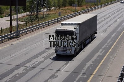 LKW Foto Renault Magnum Planensattelzug Kasachstan weiß #w8qv