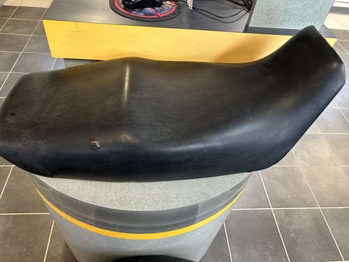 1991-1993 Suzuki GSX1100GP Katana 1100 seat OEM PART #45100-26D00-59N - Picture 4 of 5