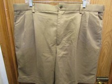 MENS ROUNDTREE YORKE PLEATED STRETCH WAIST LIGHT BROWN SHORTS SIZE 42X9