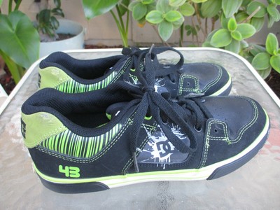 boys dc skate shoes