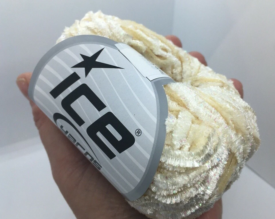 Hilo Brillante Iridiscente Marfil - Hielo 67659 Chenilla con Acento Metálico 50gr 60yds Foto 3 de 4