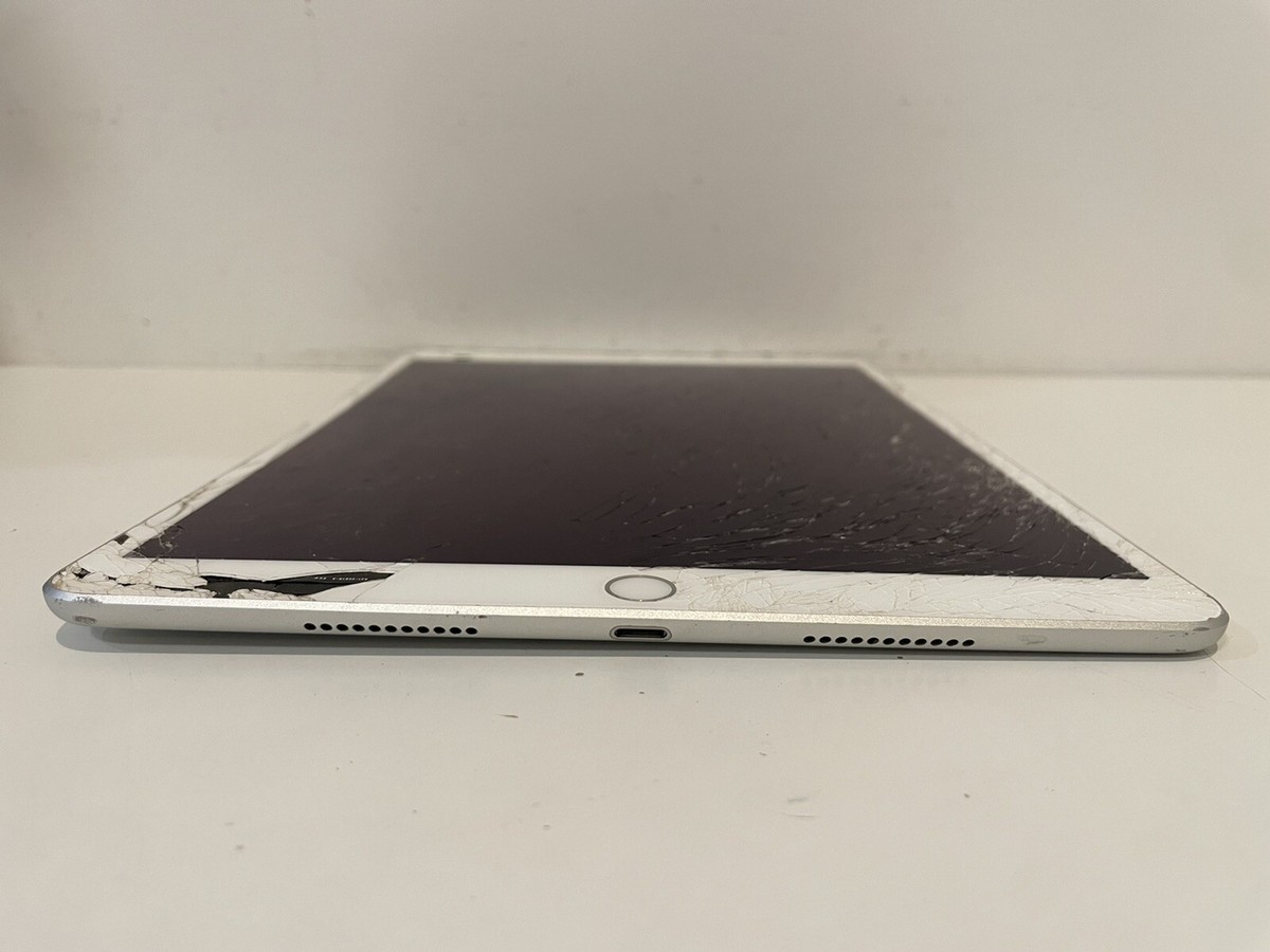 Apple iPad Air (3rd Generation) 64GB, Wi-Fi, 10.5in - Silver