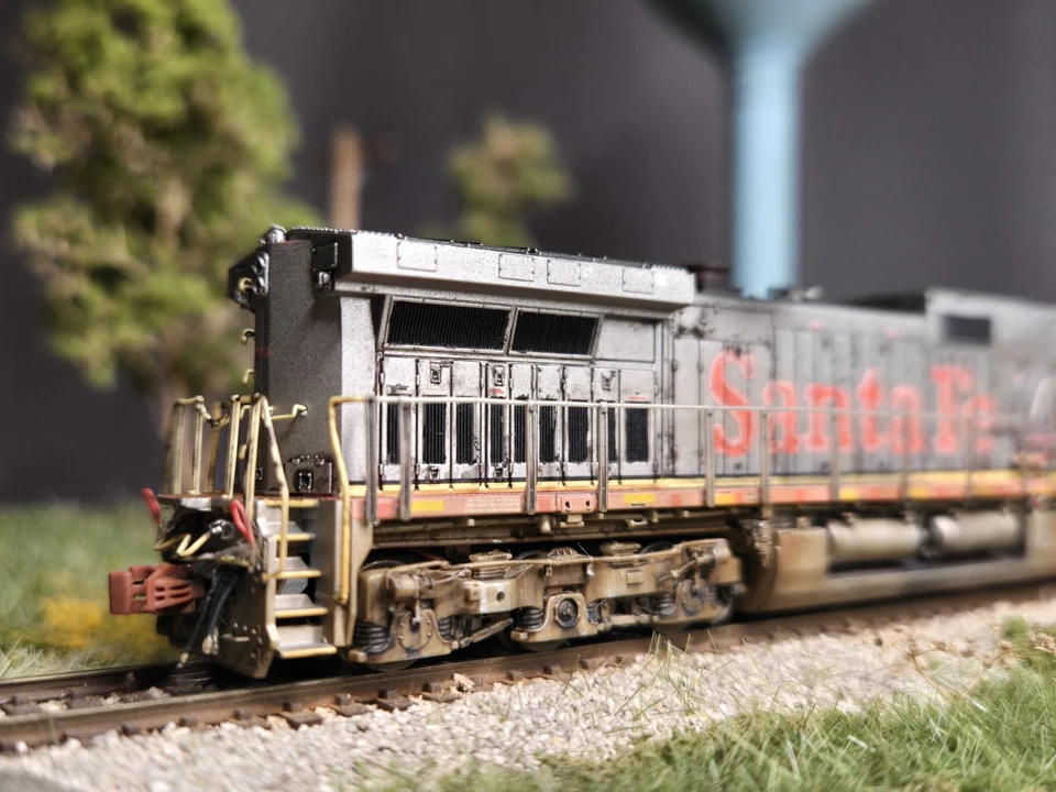 Scaletrains N Scale C44-9w Bnsf #673 Weathered (Dcc Non Sound) - Image 4 of 4