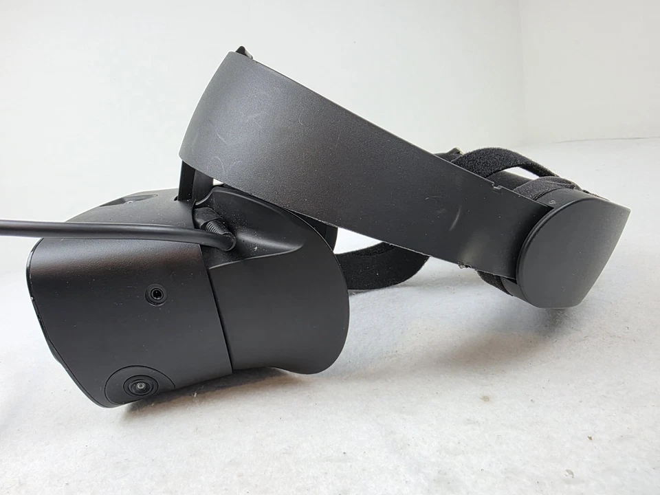 Lenovo Oculus Rift S PC-Powered VR Headset Black Head Set With Cables *Untested* - Image 4 of 4