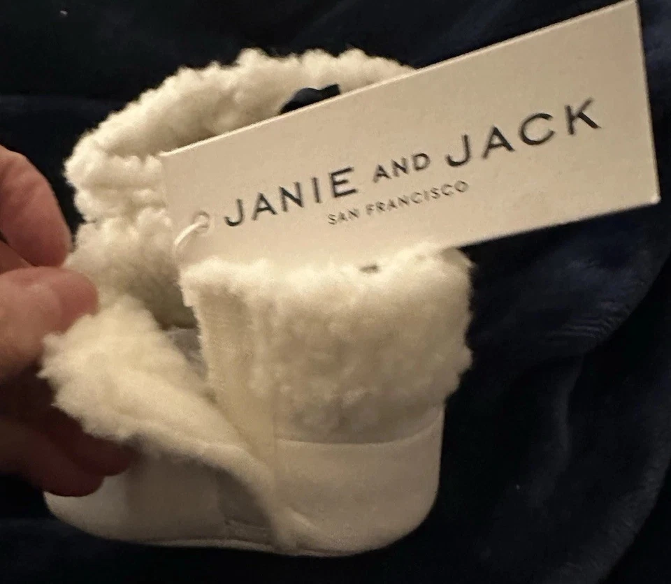 Janie and Jack Bebé Niña Sherpa Forrado Cuna Botín 3-6 M Precio de venta sugerido por el fabricante $44 Foto 4 de 4