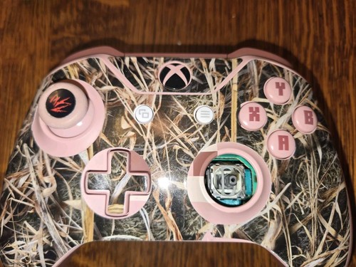 FOR PARTS - Xbox One Wireless Controller Pink With Camo Skin - Picture 2 of 4