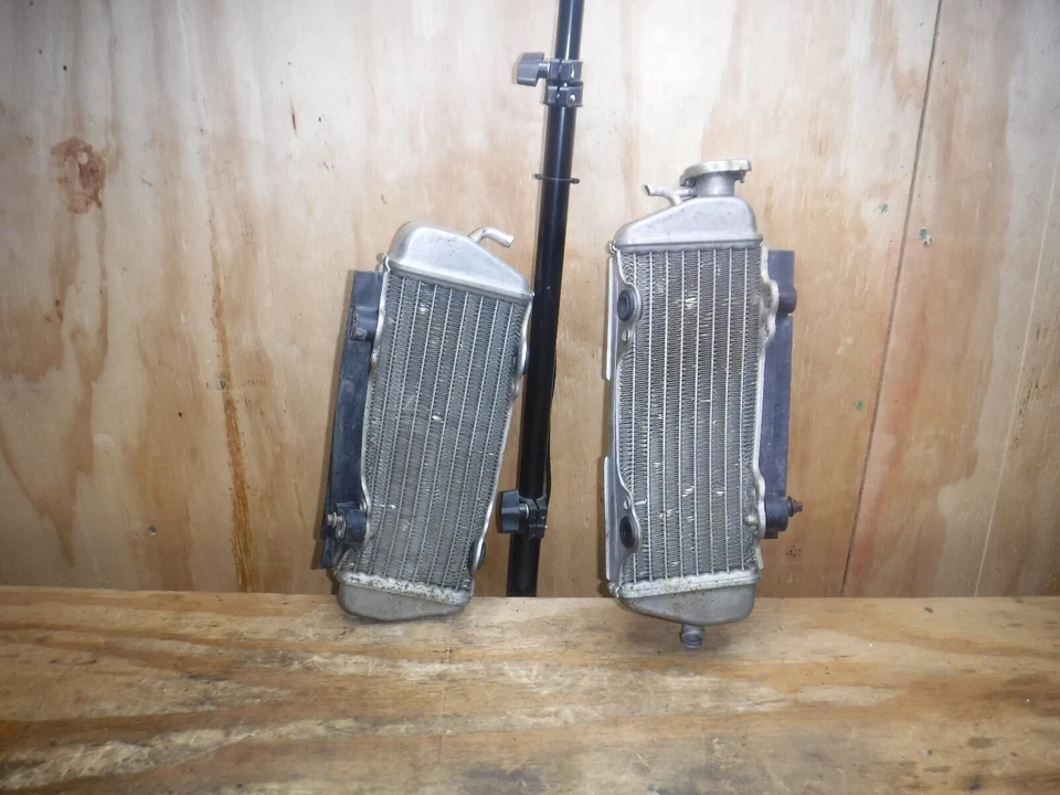 2000 KTM 400 EXC 散热器 Rad 左右压力帽梳 冷却 2000 - 2003 — 第 2/4 张图片