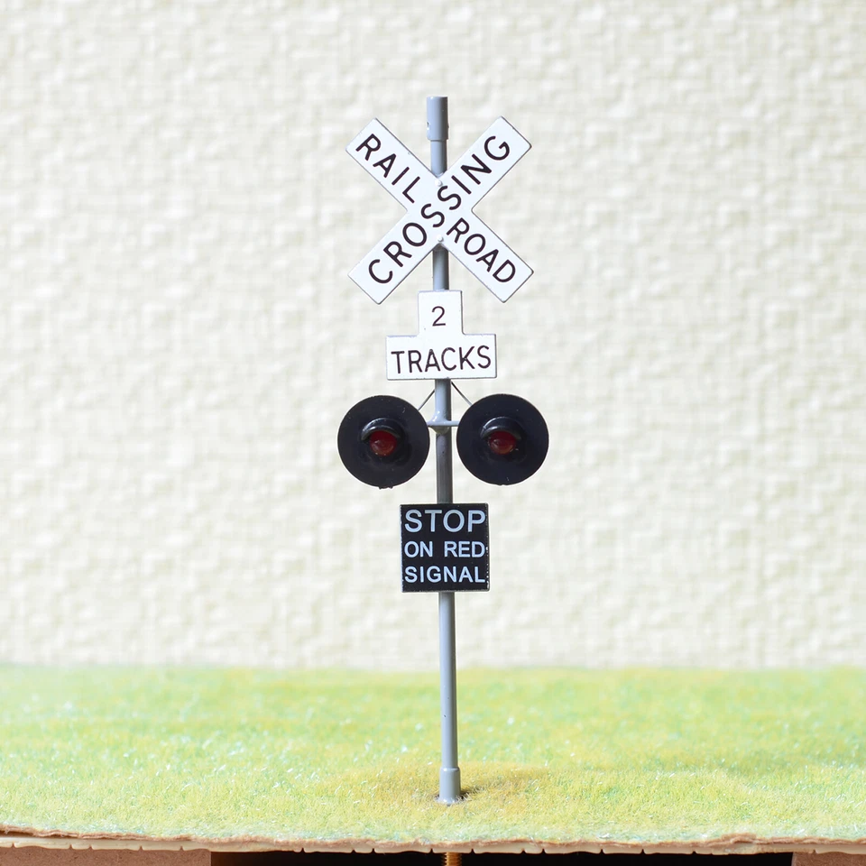 2 x O scale railroad crossing signals 2 heads + 1 x circuit board flasher #GR2 - Image 3 of 4