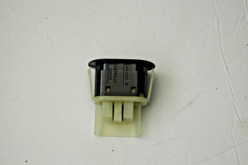 Interruptor de liberación del maletero trasero Saab 9-5 1999-2005 OEM 473440 Foto 3 de 4