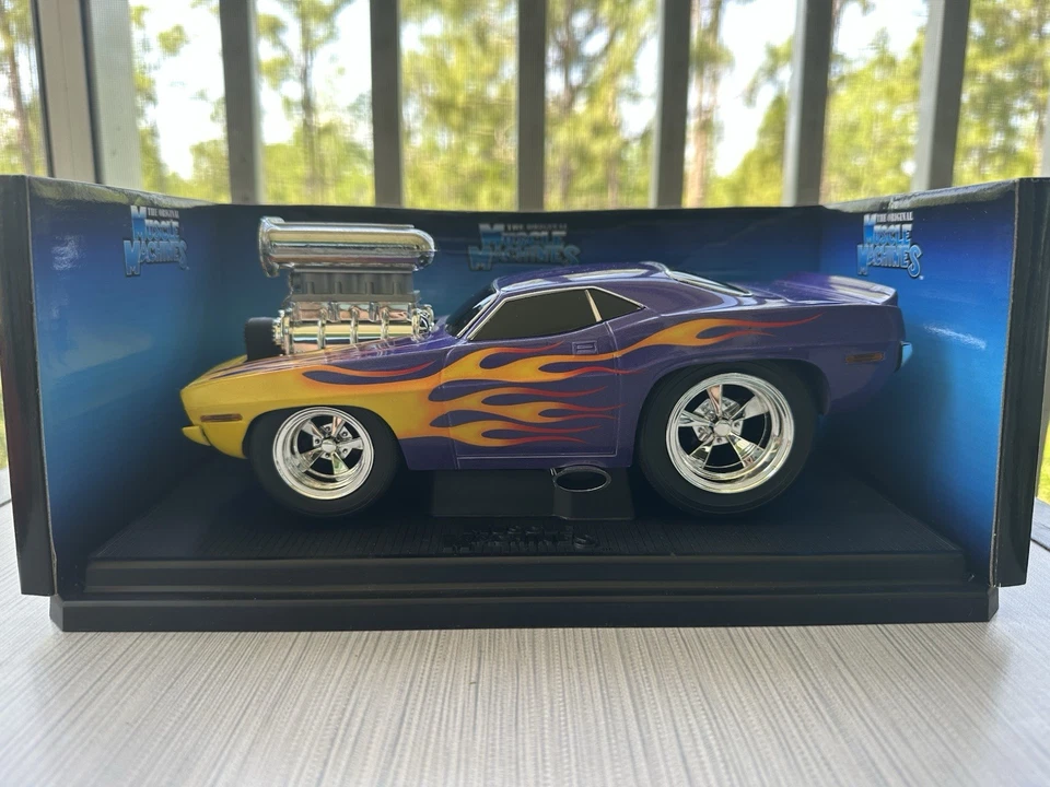 Muscle Machines Chrysler PT Cruiser 2000 USA Flag 1:18 Diecast Car. New.Open Box - Image 4 of 4