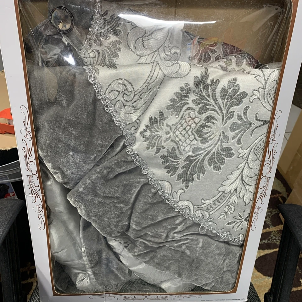 66” Christmas Tree Skirt, Jupe De Sapin, Gray, Silver, White Pre-owned - Image 2 of 4