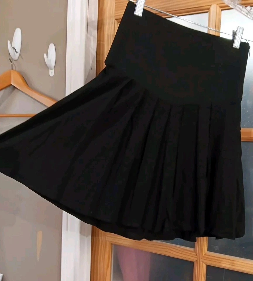 NUEVO CON ETIQUETAS Colección Kardashian Mini Falda Plisada Negra Street Stomper Para Mujer Talla XS Foto 4 de 4