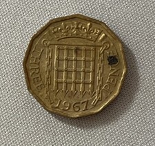 1967 UK Great Britain 3 Pence Thruppence Thrupenny Queen Elizabeth II Coin (67k)