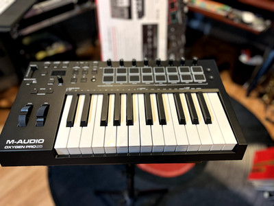 M-AUDIO Oxygen Pro 25 Key USB MIDI Keyboard Controller With Beat Pads