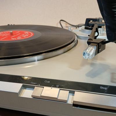 Vintage MCS 6604 Quartz Direct Drive Semi-Automatic Turntable