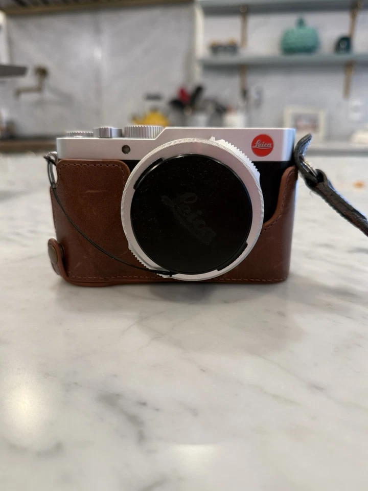 Leica D-LUX7 19116 Compact Digital Camera - With Case And Box - Image 2 of 4