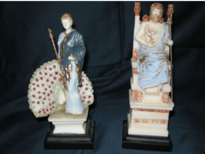 Skulpturen der griechischen Götter Zeus und Hera aus Pressstein koloriert, neuwe
