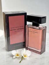 Musc Noir Rose For Her Narciso Rodriguez 香水- 一款2022年女用香水