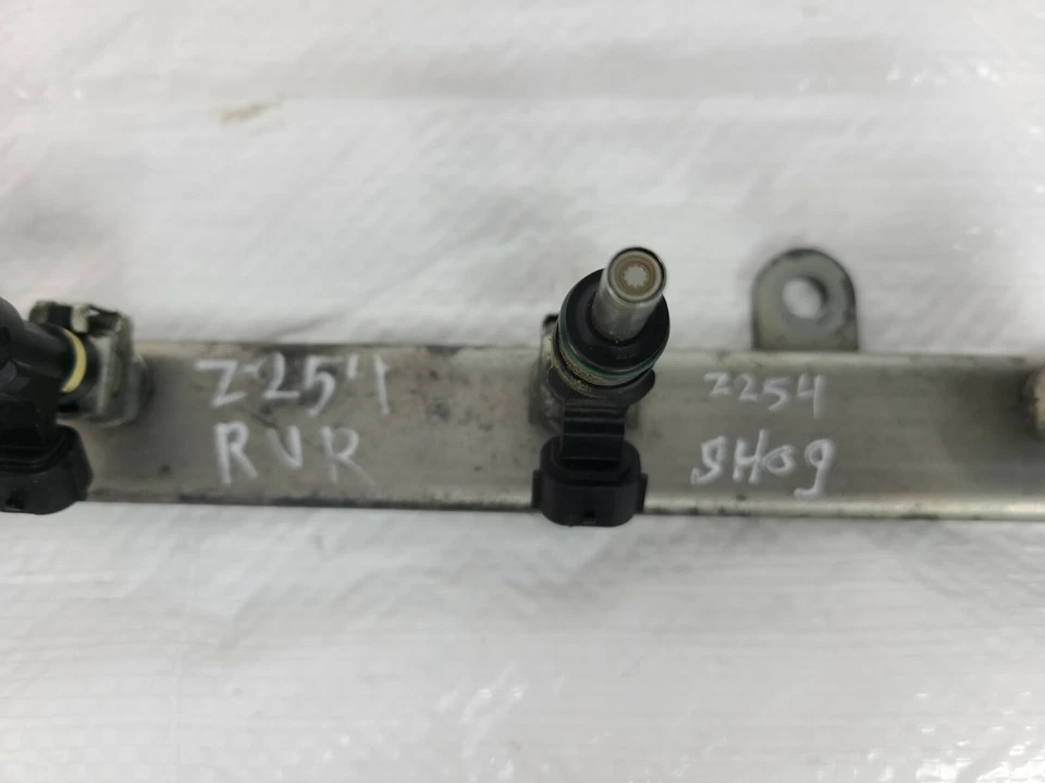 2011 Mitsubishi RVR Fuel Injector Rail Assembly OEM1465A029 Foto 4 de 4