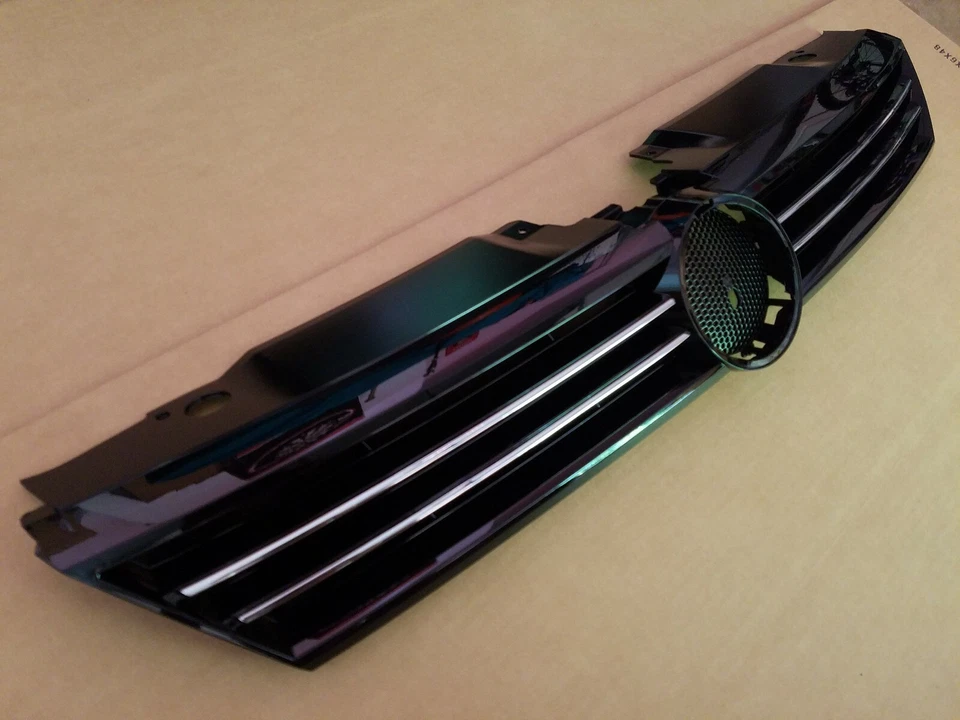 Se adapta a VOLKSWAGEN JETTA SEDAN 2011-2014 negro con rejilla cromada en el parachoques delantero NUEVO Foto 2 de 4