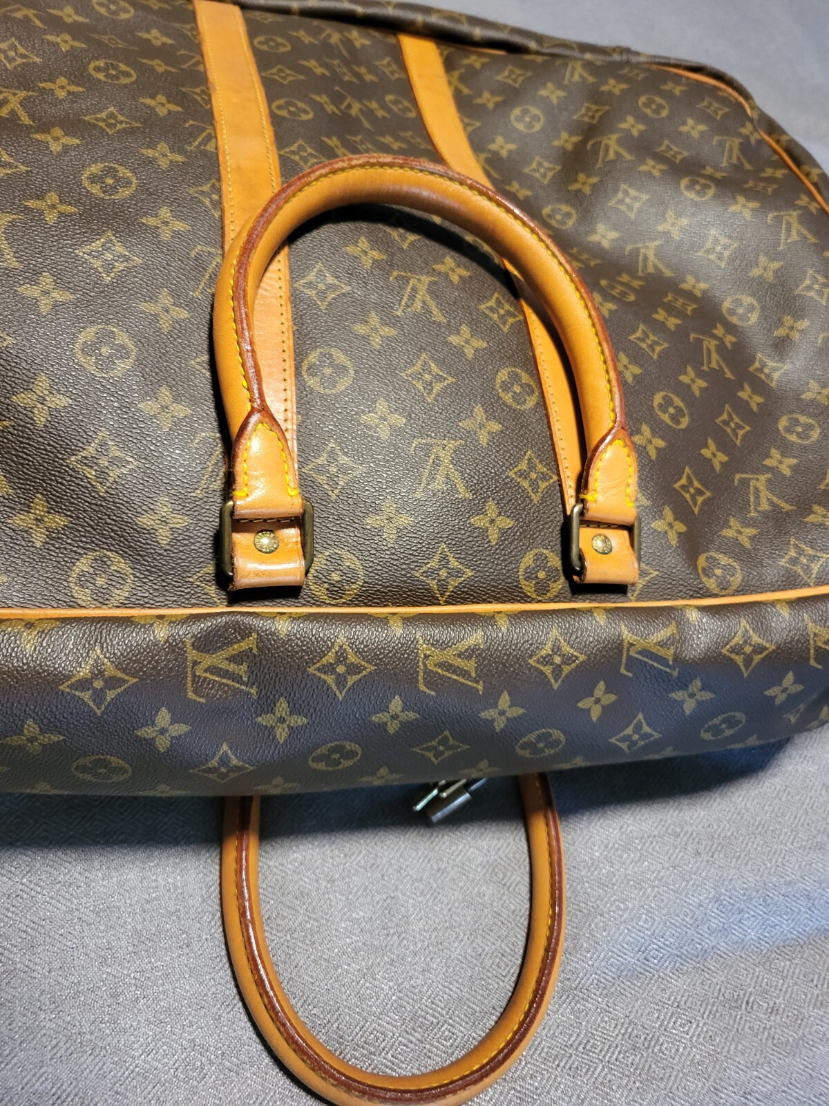 Authentic LOUIS VUITTON Sirius 70 Soft Side Monogram Suitcase pre-owned 1990 image 2