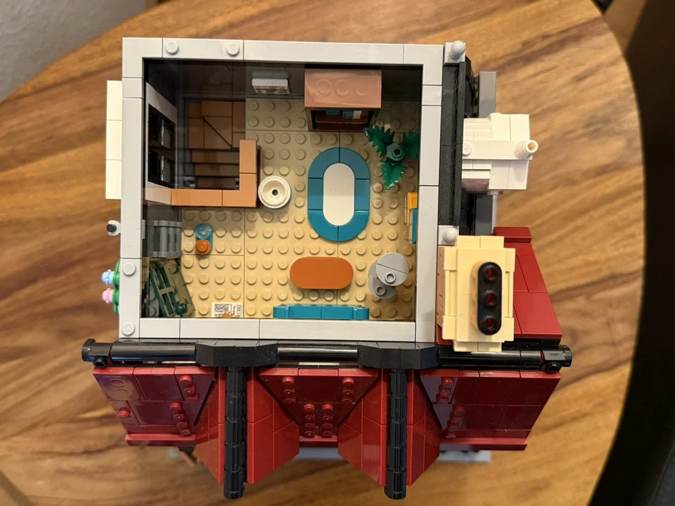 LEGO Modular Buildings 10350 Tudor Corner, Foto 4 von 5