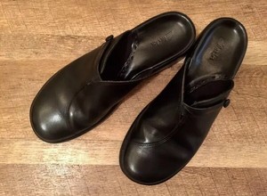 clarks black mules