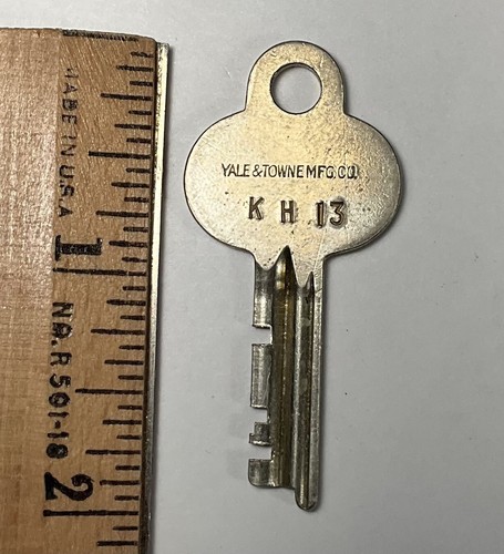 Vintage Lyon Metal Products Yale & Towne MFG key Aurora, ILL. KH 13 - Picture 2 of 2