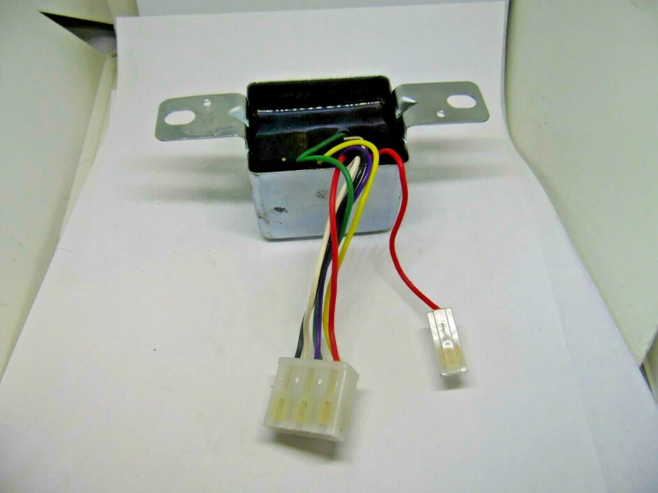 Regulador de voltaje estándar VR153 NUEVO VINTAGE Foto 2 de 4