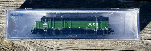N Scale-Athearn F45 Diesel Locomotive Burlington Northern BN (DC) - Picture 2 of 14