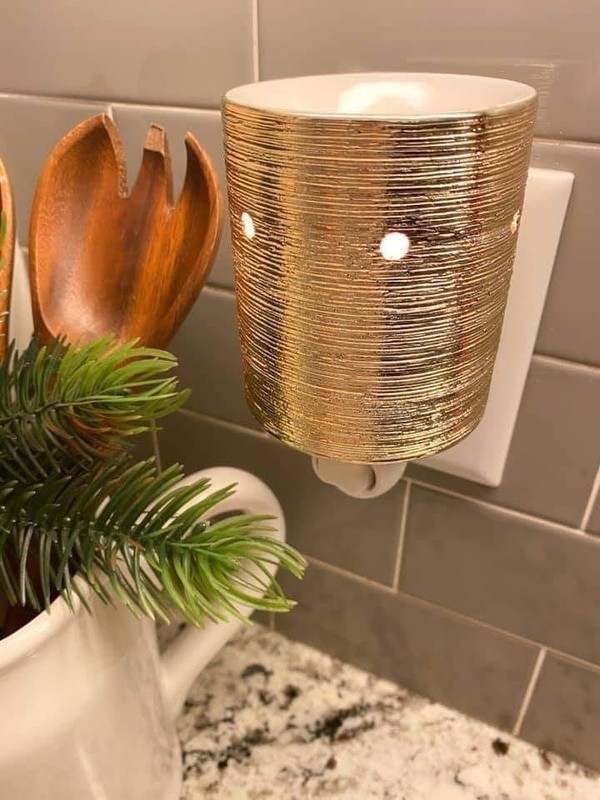 SCENTSY Etched Core Mini Wax Warmer GOLD Plug In Nightlight NEW