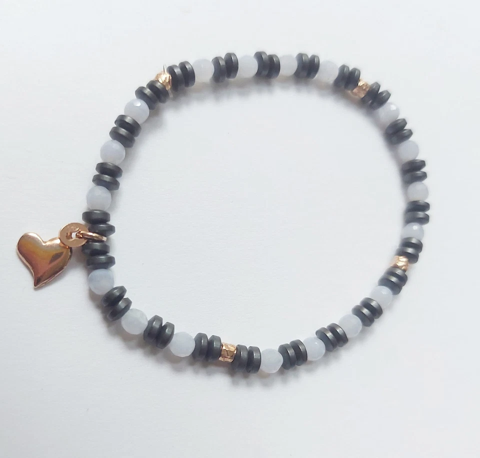 Bracciale in argento 925 elastico con cuore rosa calcedonio naturale ed ematite - Immagine 2 di 4