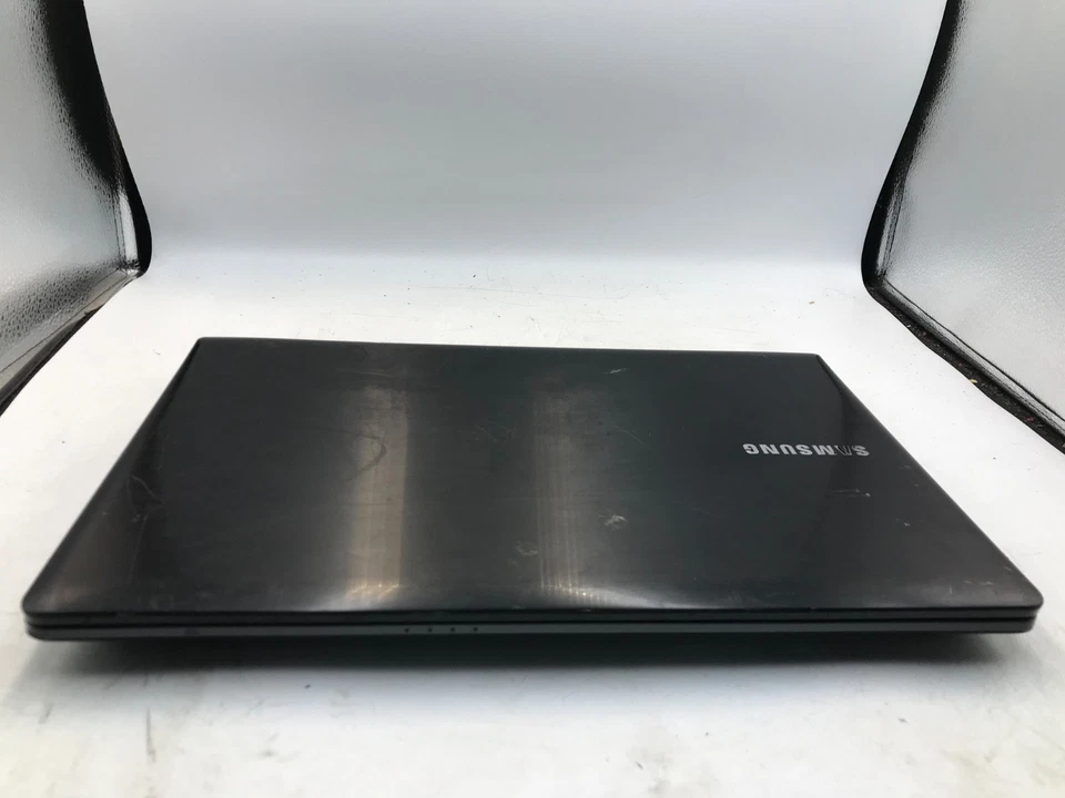 Samsung 300E Intel Core i3-2350M 2.3GHz 15" Laptop-BAD DISPLAY-MZ - Image 2 of 4