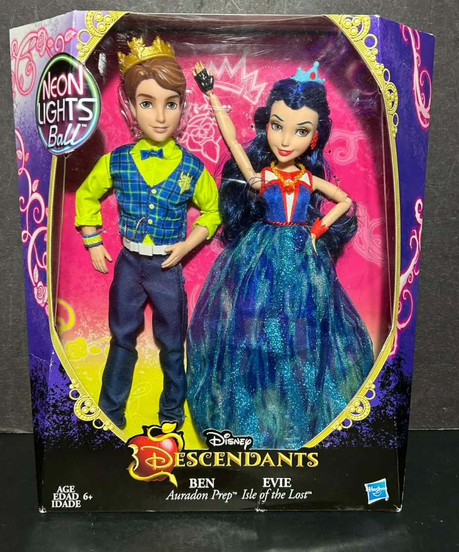 HASBRO DESCENDANTS NEON LIGHTS BALL BEN AND EVIE DOLL NEW MI