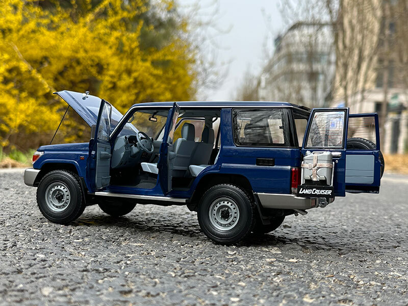 Almost Real 1:18 Toyota Land Cruiser LC76 2017 Metal Diecast Almost Real 1:18 Toyota Land Cruiser LC76 2017 Metal Diecast