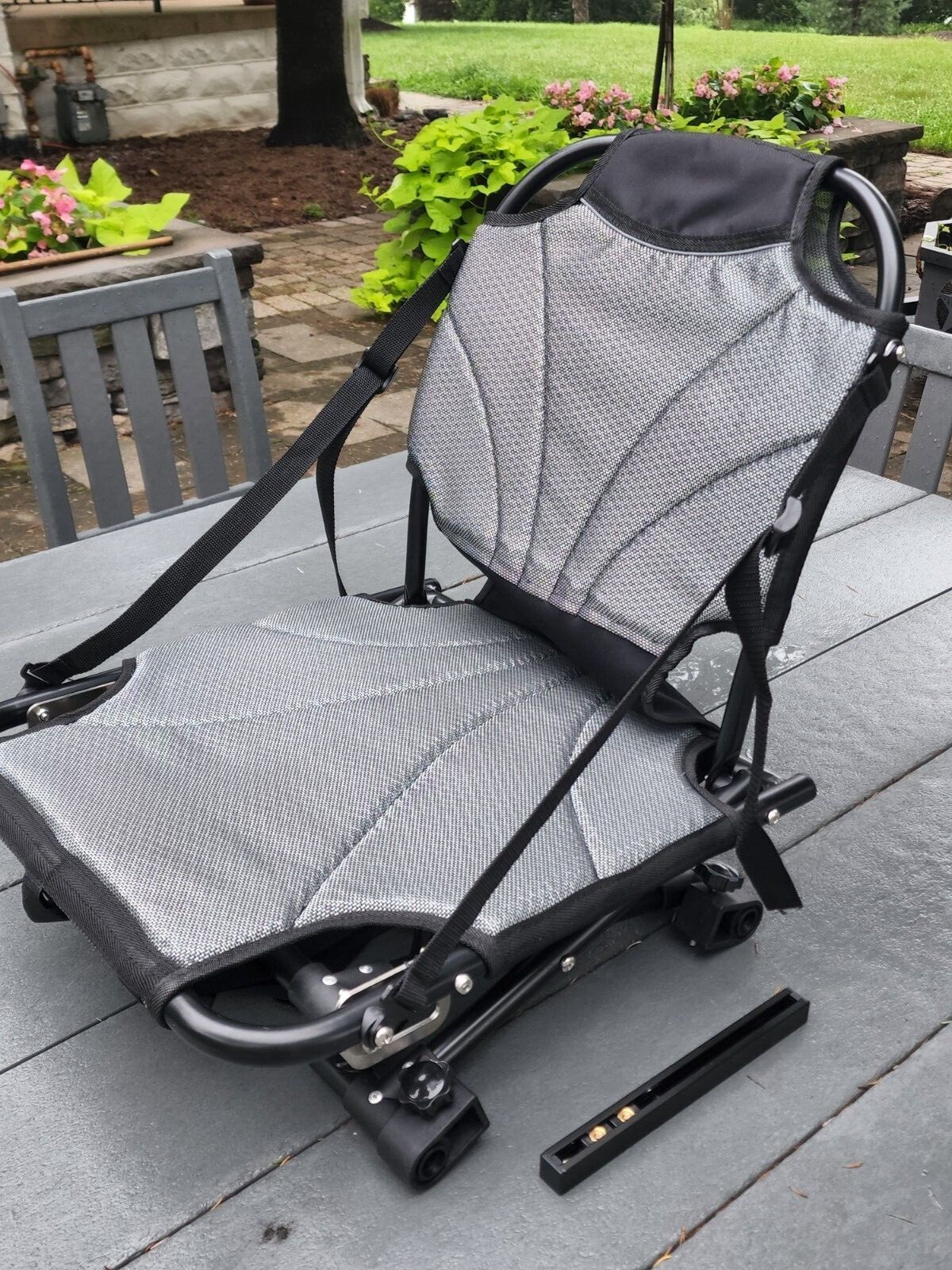 Kayak seat, quick drying, black powder coated, adjustable height, very comfy!&nbsp;