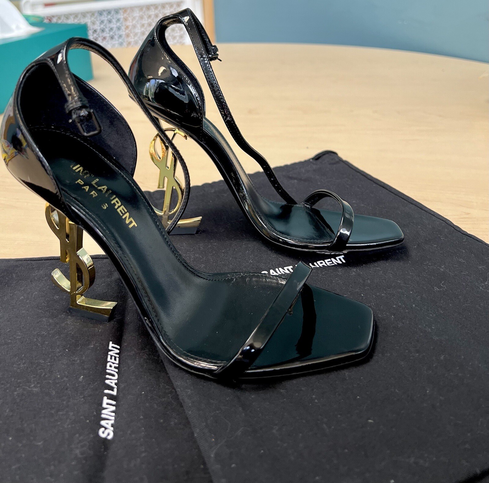 Sandali Saint Laurent Opyum YSL Logo Tacco con Hardware Oro