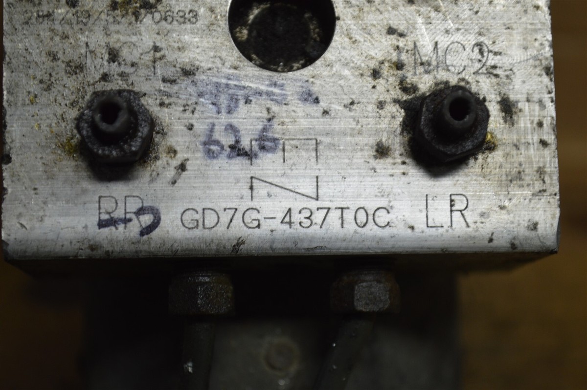 GD 4点 1998-02 Mazda 626 ABS Pump Control OEM GD7G437T0C Module 354-13D1