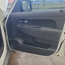 LIBERTY   2010 Front Door Trim Panel 1059872