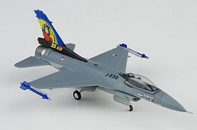 7532 Hogan Wings F-16A Fighting Falcon 1/200 Modelo Dirty Diana RNLAF 323rd Sqn Foto 2 de 2