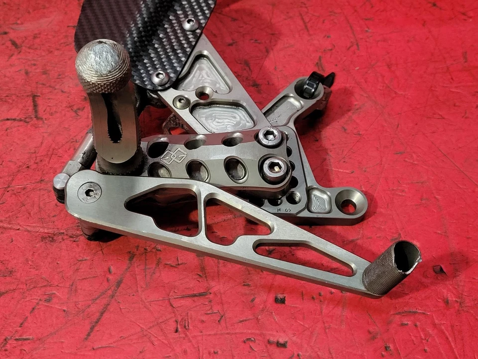 HONDA CBR REAR SETS 1998 — 第 3/4 张图片