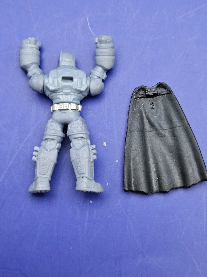 Figura suelta Hotwheels DC Comics: Batman VS Superman BARMADO BATMAN 2" Foto 3 de 4