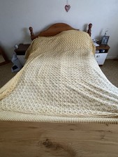 VINTAGE KING SIZE EIDERDOWN THROW YELLOW IN COLOUR NICE LOOKING PIECE