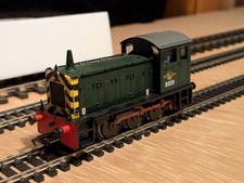 Bachmann 31-337A 04 Diesel Shunter D2223 BR Green with Wasp Stripes