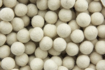 25 Perles Boules En Feutrine Naturelle - Diamètre 2 Cm - Couleur Rose - Fabriqué Au Népal - Neuf