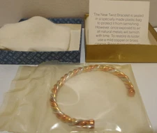 1977 Avon New Twist tri-metal bracelet in orig box / no sleeve