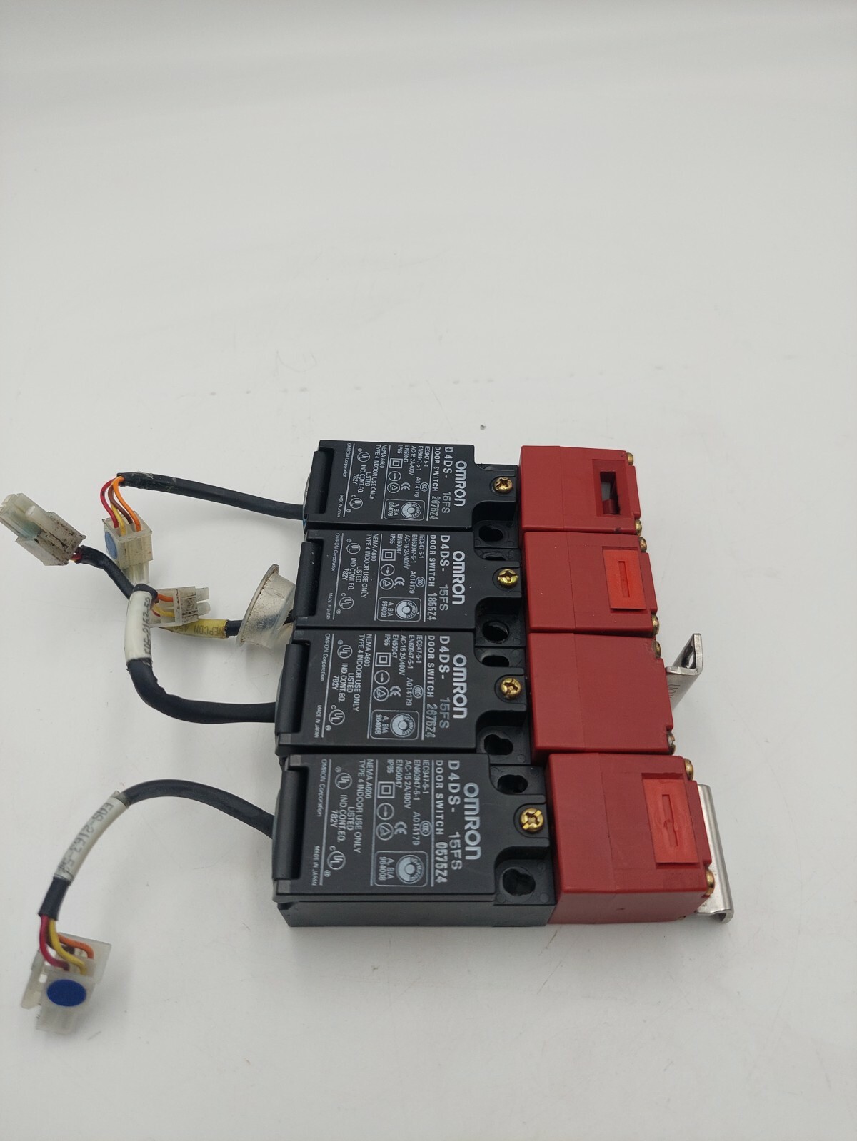 Lot of 4 units OMRON D4DS-15FS DOOR SWITCH