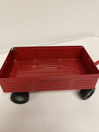 Massey Ferguson ERTL 1:16 Die Cast Wagon - Picture 2 of 6