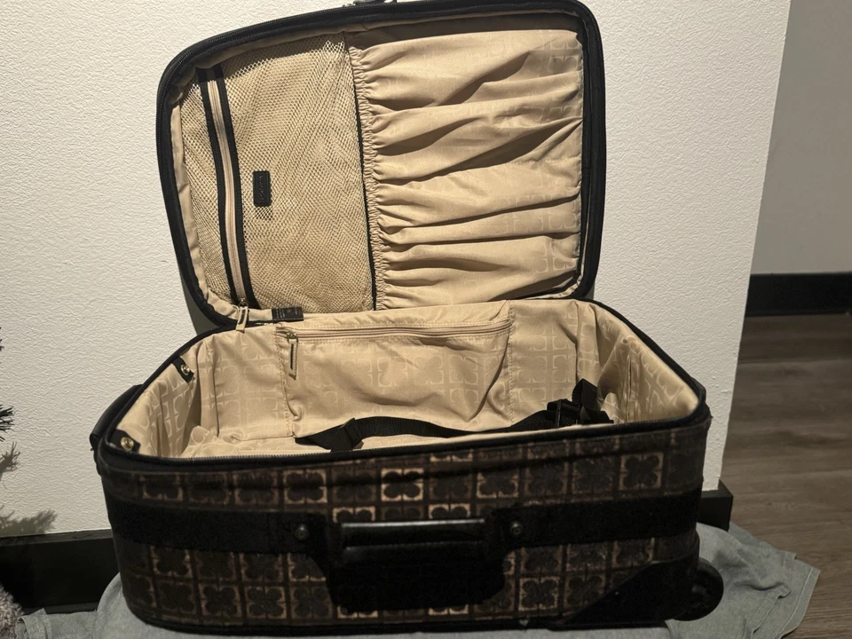 Bolsa de equipaje de viaje con ruedas Liz Claiborne 20 patrón de hojas de trébol Foto 2 de 4